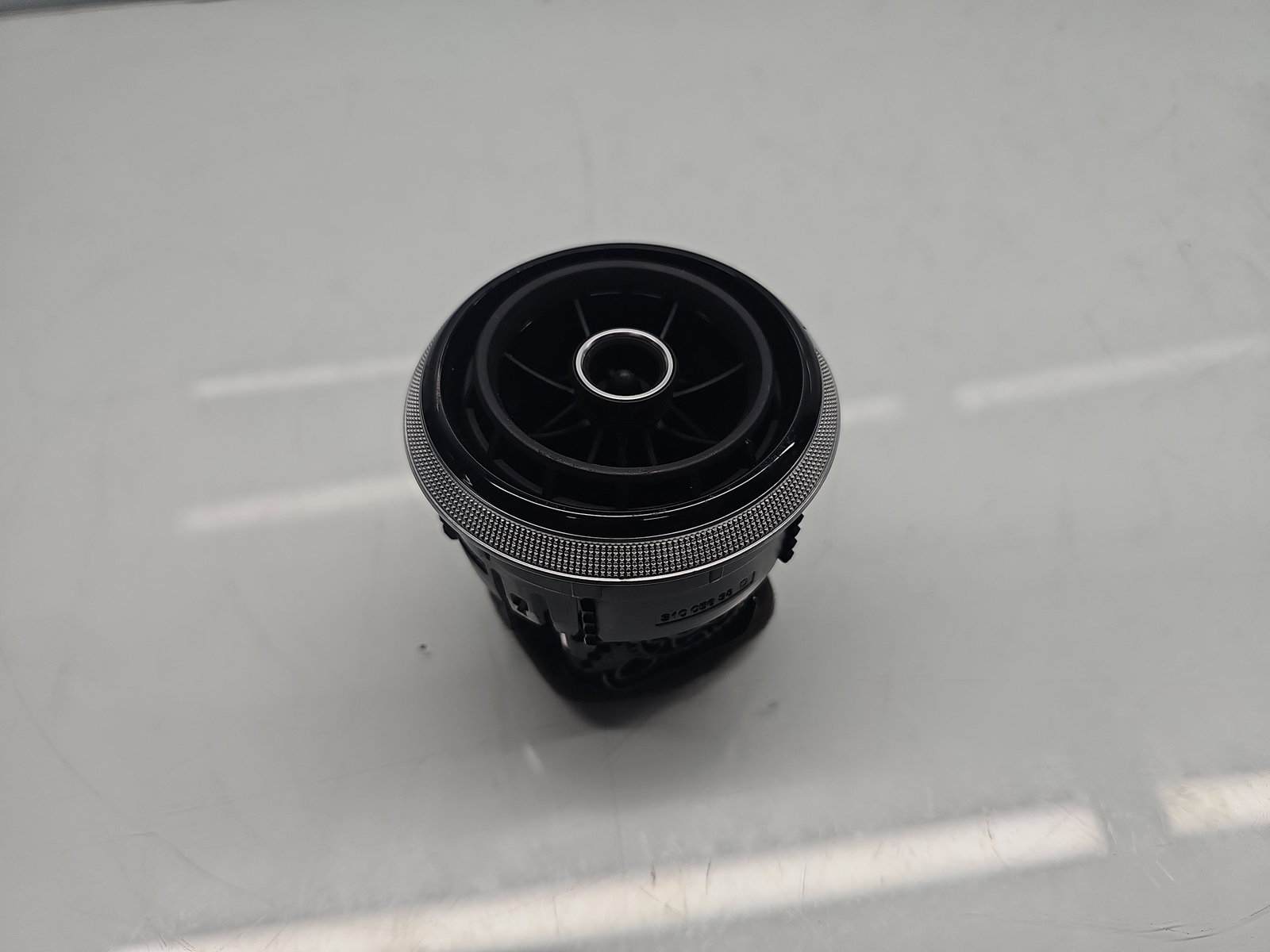 Grila aerisire centrala dreapta AUDI A3 (8VS) [Fabr 2013-prezent] 8V0820901A - imagine 1