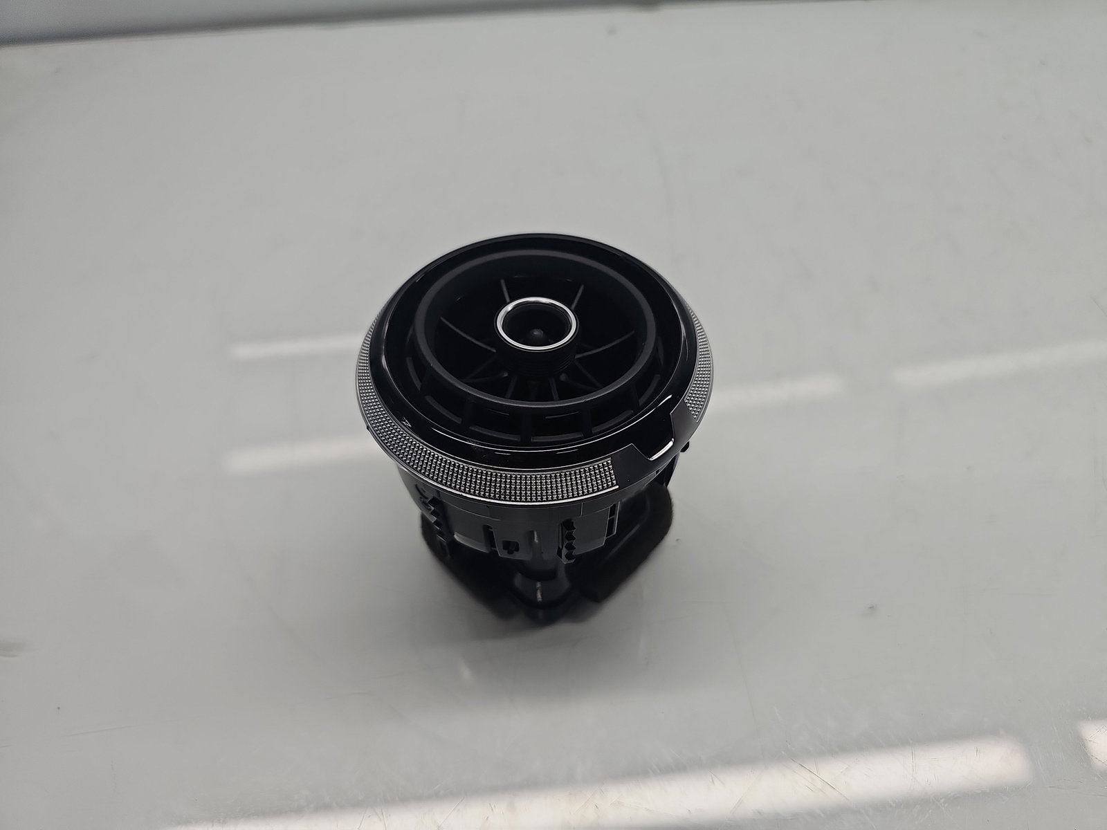 Grila aerisire centrala stanga AUDI A3 (8VS) [Fabr 2013-prezent] 8V0820901A - imagine 1