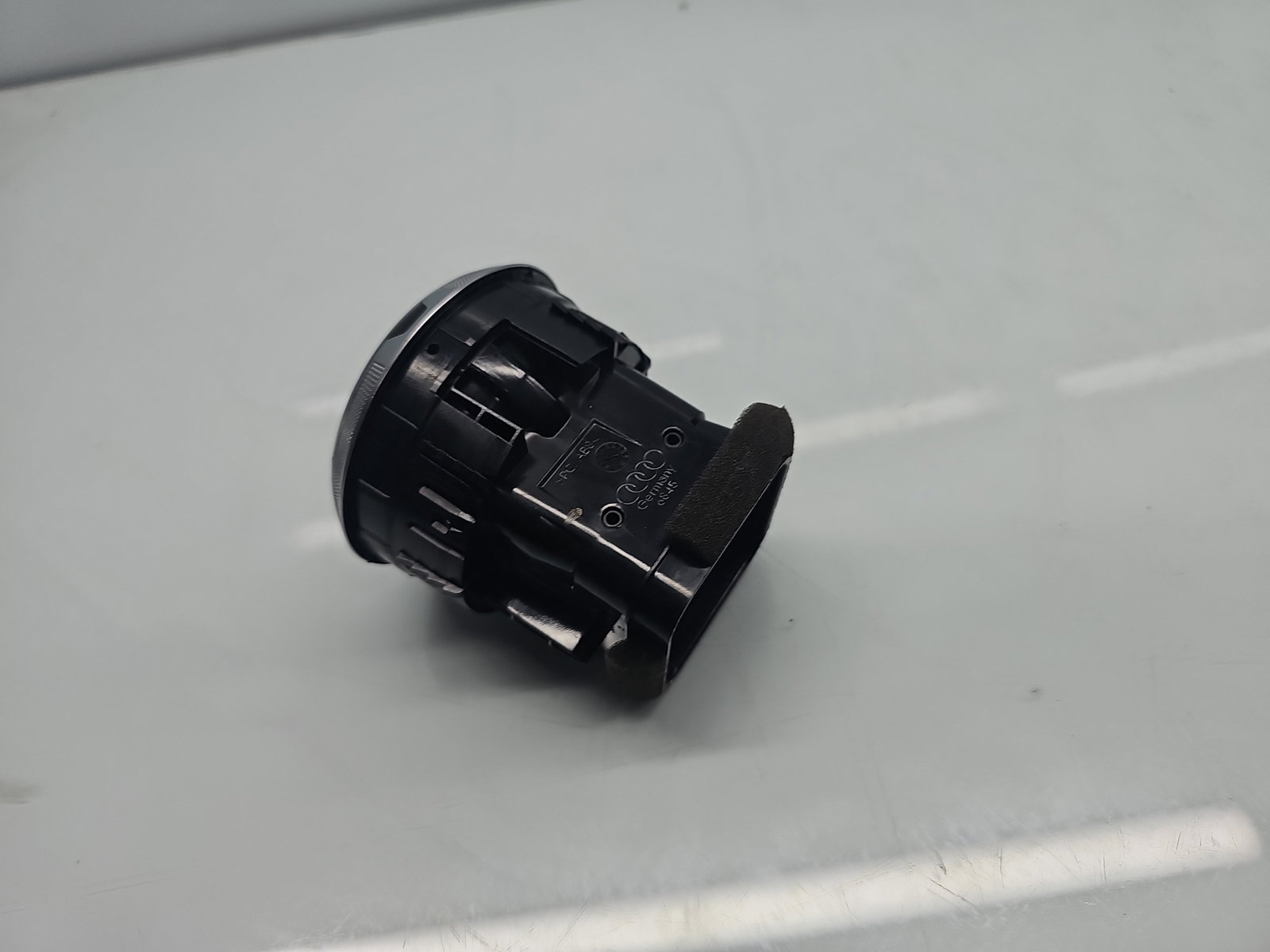 Grila aerisire centrala stanga AUDI A3 (8VS) [Fabr 2013-prezent] 8V0820901A - imagine 3