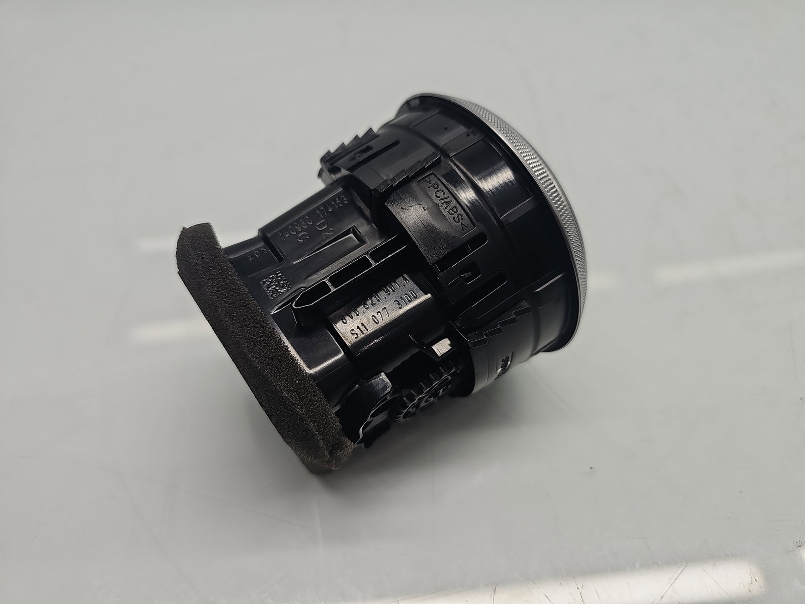 Grila aerisire centrala stanga AUDI A3 (8VS) [Fabr 2013-prezent] 8V0820901A - imagine 5