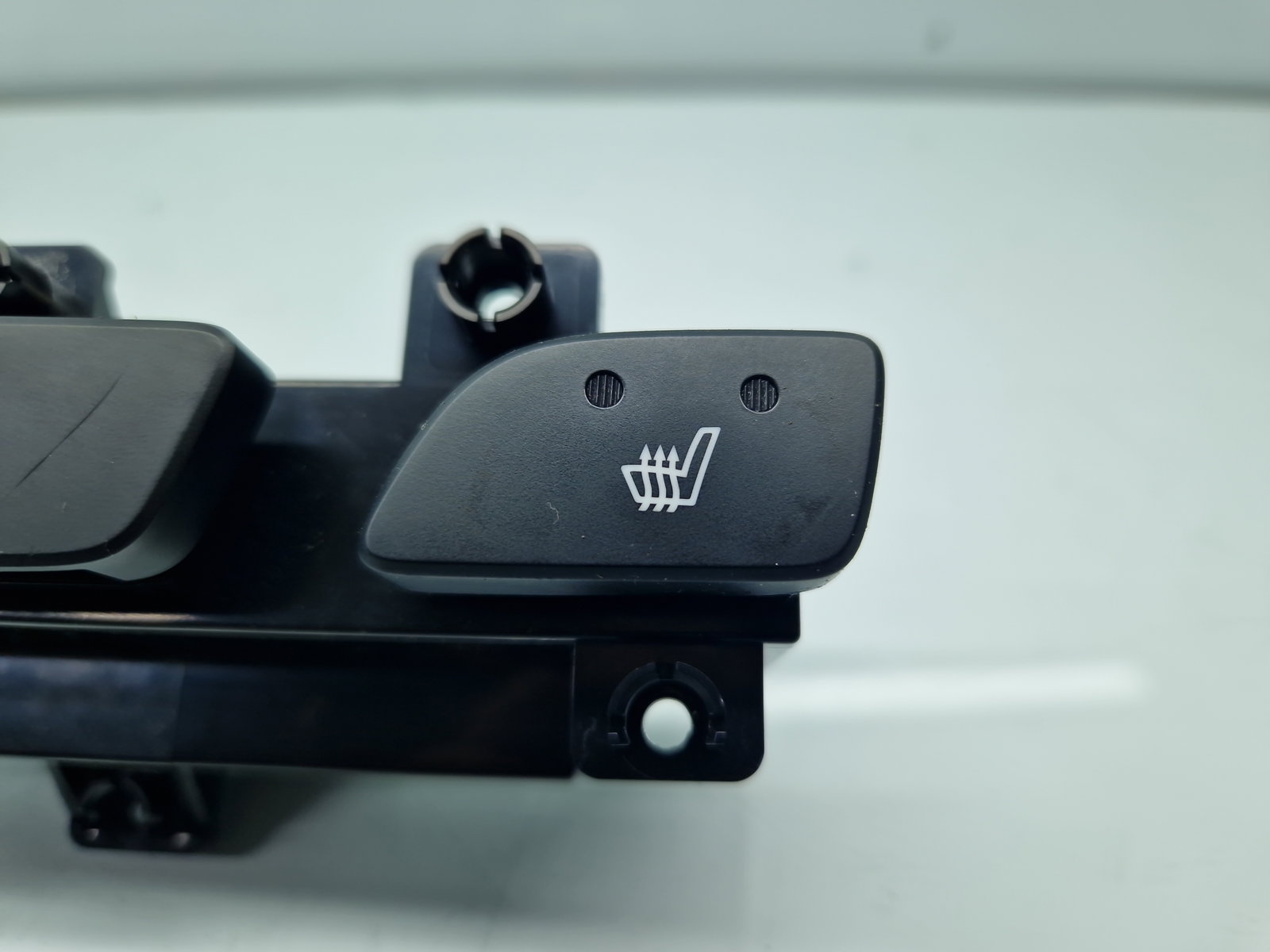 Buton incalzire scaune Hyundai ix35 (LM) [Fabr 2010-2017] 93310-2Y800 - imagine 2
