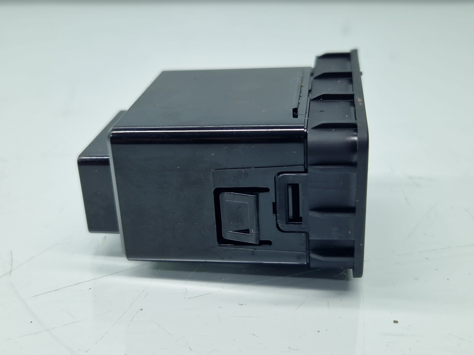 Conector auxiliar USB Hyundai ix35 (LM) [Fabr 2010-2017] 96110-2S000 - imagine 4