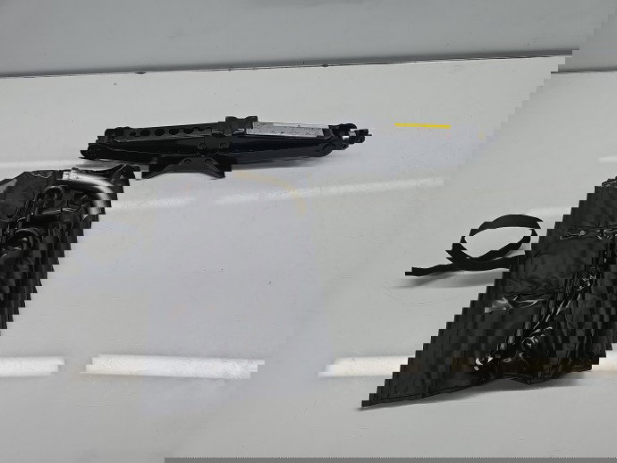 Set cric si cheie AUDI A3 (8VS) [Fabr 2013-prezent] OEM