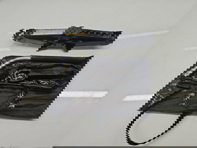 Set cric si cheie AUDI A3 (8VS) [Fabr 2013-prezent] OEM