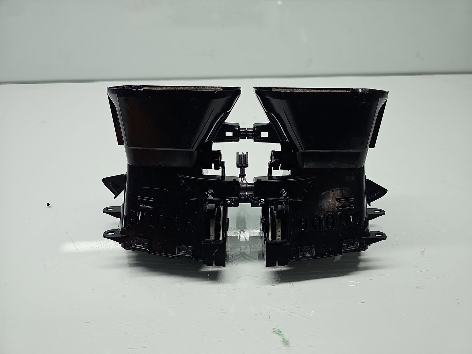 Grila aerisire centrala Mercedes Clasa E (W212) [Fabr 2009-2016] A2128302554 - imagine 4