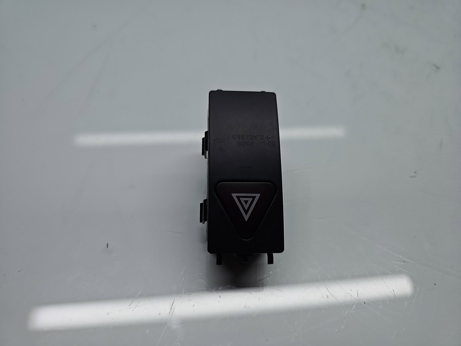 Buton avarii Mercedes Clasa E (W212) [Fabr 2009-2016] 2129052600 - imagine 1