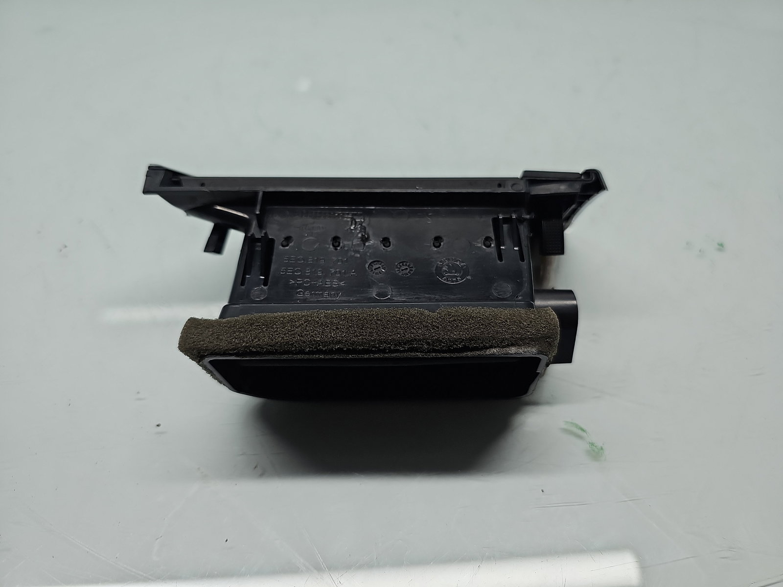 Grila aerisire stanga Skoda Octavia 3 (5E3) [Fabr 2012-2020] 5E0819701A - imagine 2