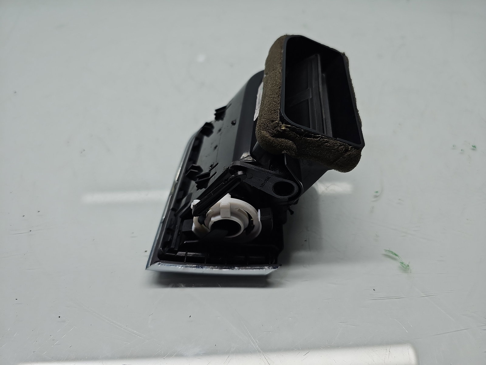 Grila aerisire stanga Skoda Octavia 3 (5E3) [Fabr 2012-2020] 5E0819701A - imagine 4