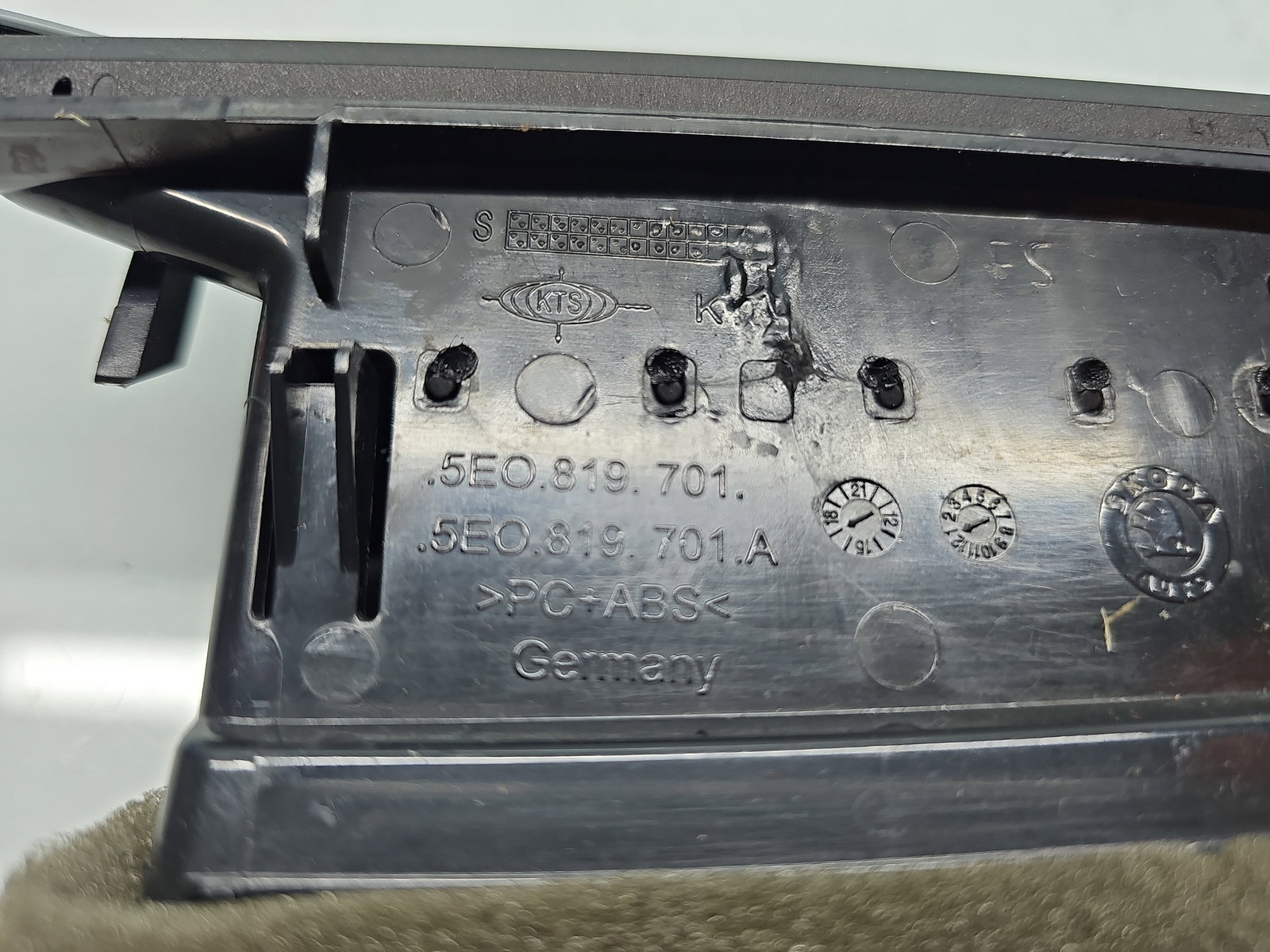 Grila aerisire stanga Skoda Octavia 3 (5E3) [Fabr 2012-2020] 5E0819701A - imagine 5