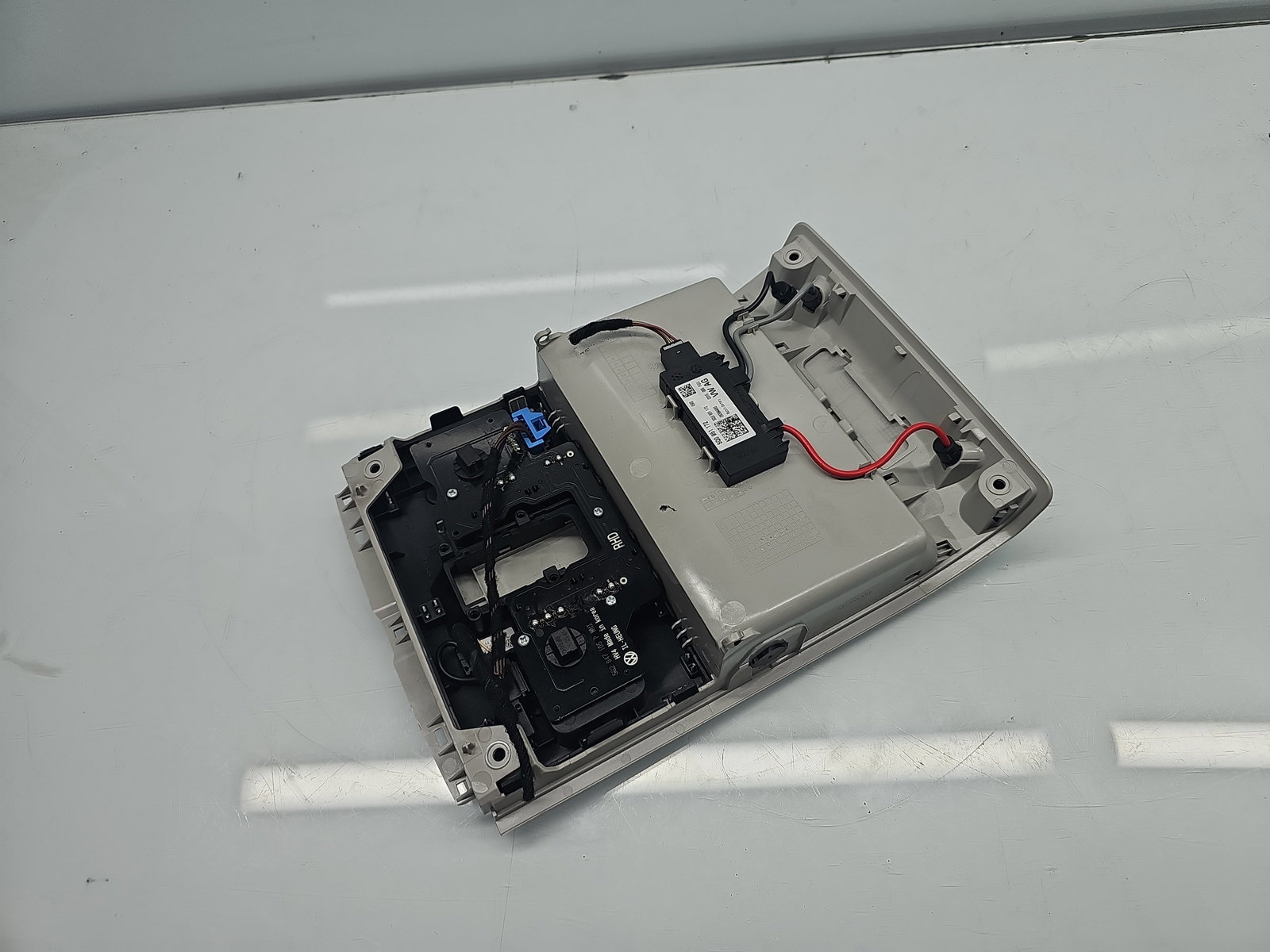 Plafoniera fata Volkswagen Golf 7 (5G) [Fabr 2014-prezent] Hatchback 5G0868837 - imagine 4