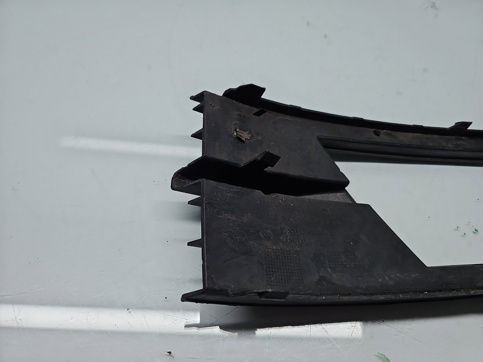 Grila proiector dreapta Skoda Octavia 3 (5E3) [Fabr 2012-2020] Berlina 5E0807682 - imagine 4