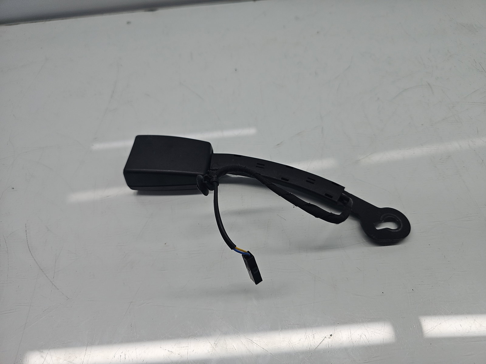Capsa centura dreapta fata Volkswagen Golf 7 (5G) [Fabr 2014-prezent] 5G4857755B