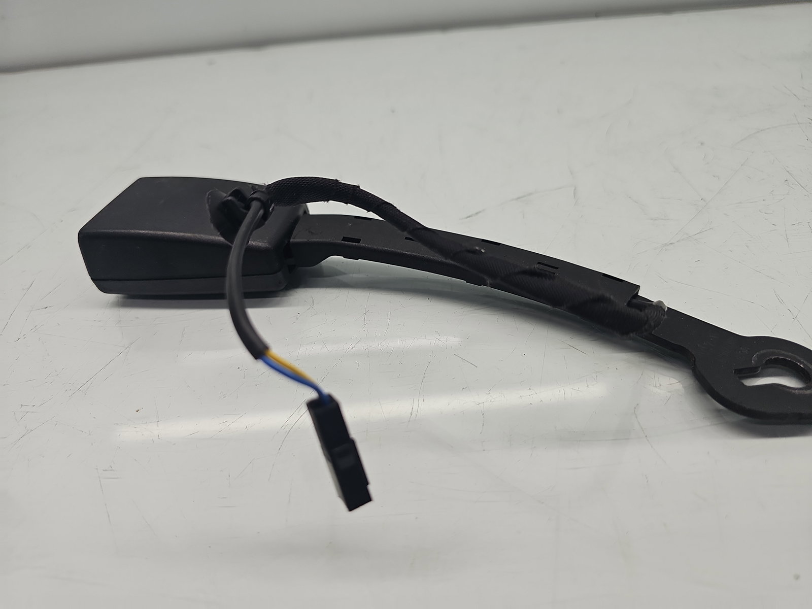 Capsa centura dreapta fata Volkswagen Golf 7 (5G) [Fabr 2014-prezent] 5G4857755B - imagine 2