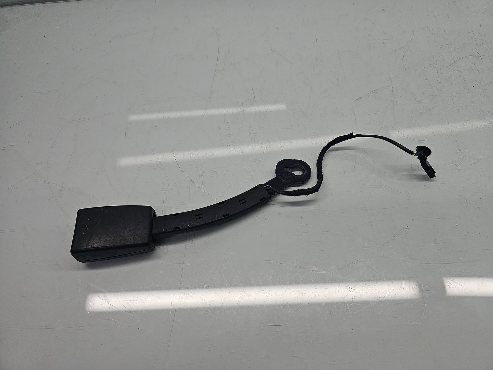 Capsa centura stanga fata Volkswagen Golf 7 (5G) [Fabr 2014-prezent] 5G4857756C - imagine 1