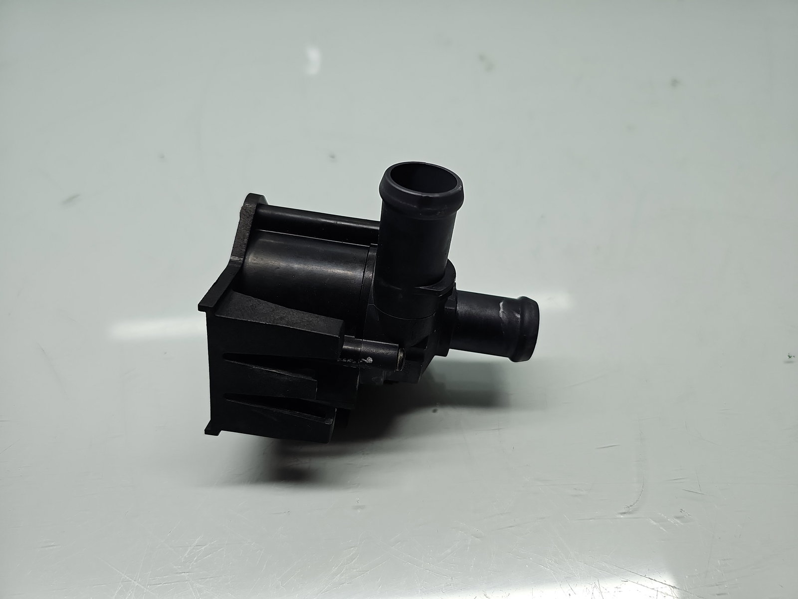 Pompa recirculare apa AUDI A4 (8K2, B8.5) [Fabr 2008-2015] 8K0819147A 2.0 TDI CGLC 130KW / 177CP - imagine 1