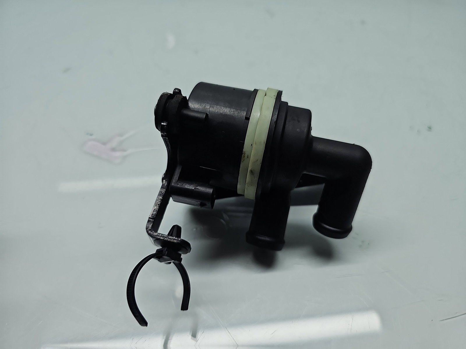 Pompa recirculare apa AUDI A4 (8K2, B8.5) [Fabr 2008-2015] 5N0965561A 2.0 TDI CGLC 130KW / 177CP - imagine 3