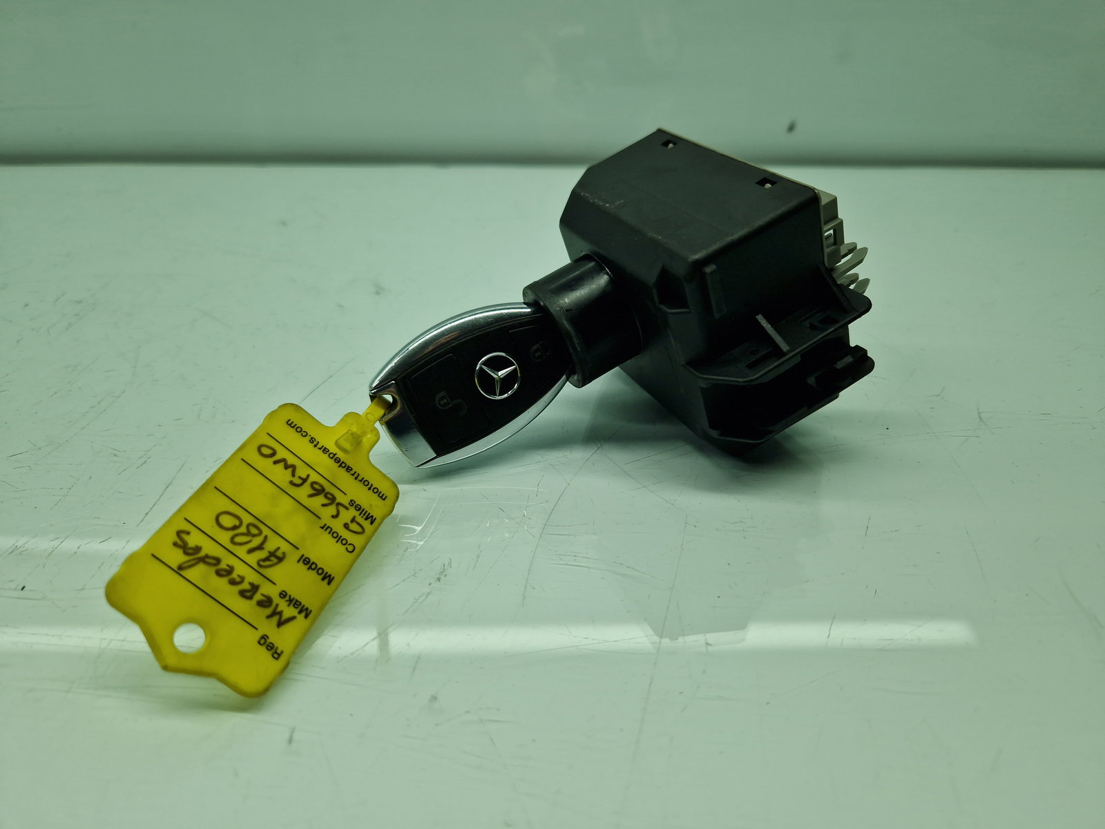 Contact cu cheie Mercedes Clasa A (W176) [Fabr 2012-2018] A2469054602 1.5 CDI 607951 80KW / 109CP - imagine 1