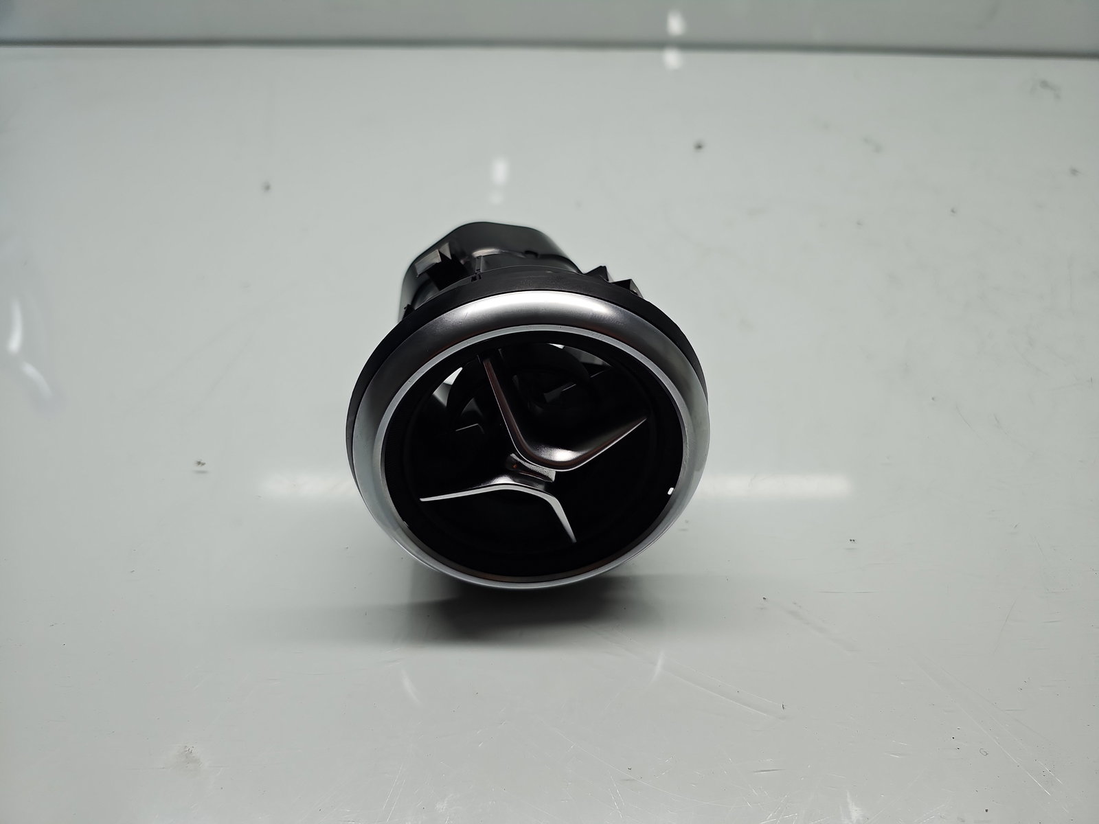 Grila aerisire stanga Mercedes Clasa A (W176) [Fabr 2012-2018] A1768300354 - imagine 1