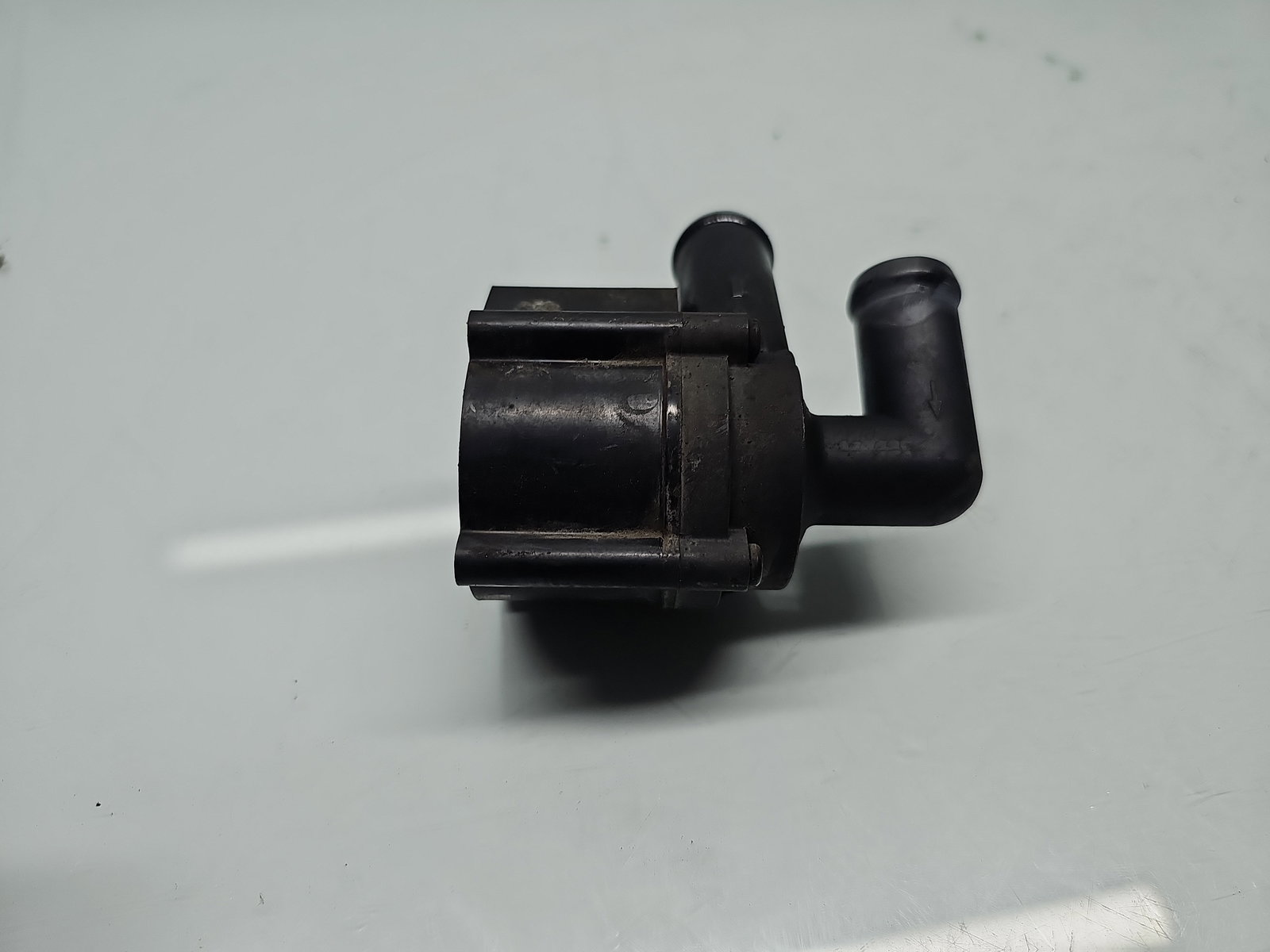 Pompa recirculare apa Bmw 5 GT (F07) [Fabr 2011-2016] 9230234-01 2.0 N47D20 135KW / 184CP - imagine 4