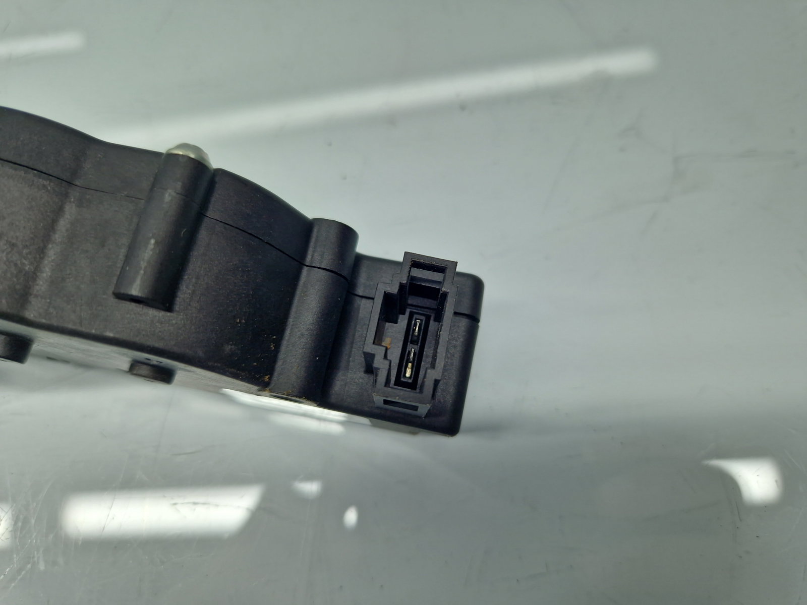 Actuator haion Mercedes Clasa C (W204) [Fabr 2007-2014] A2047500060 - imagine 2