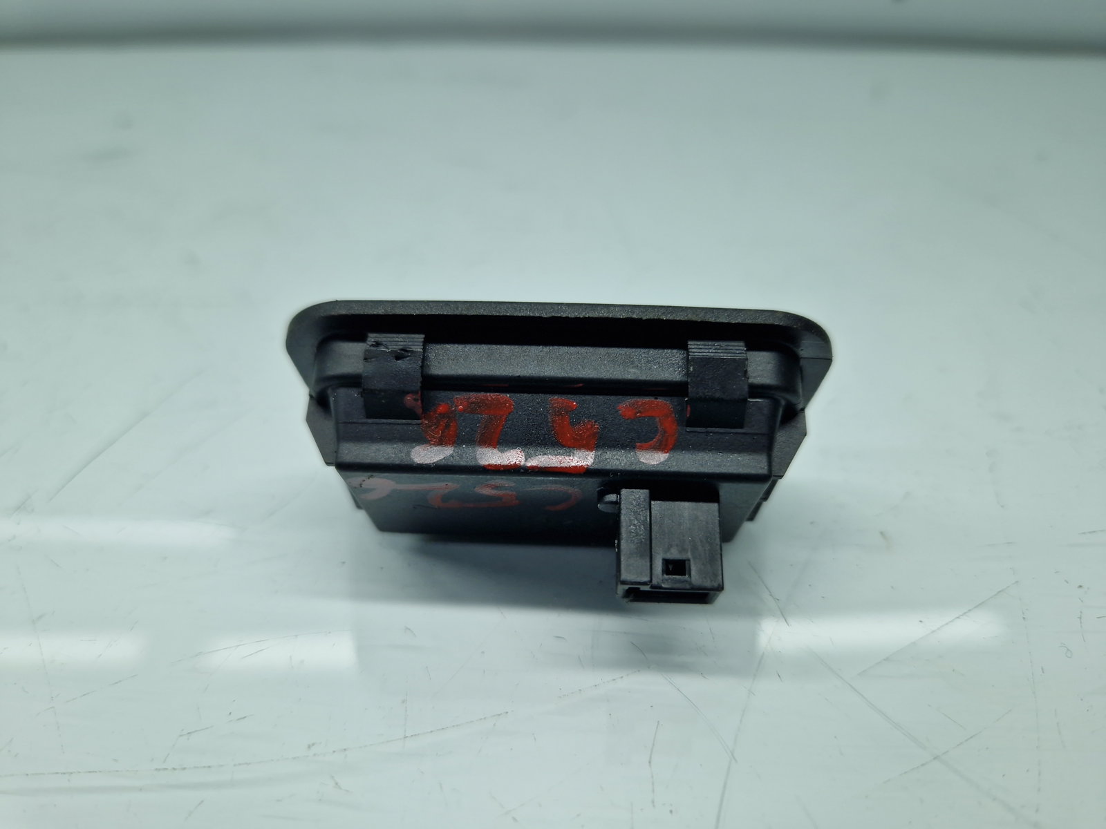 Buton deschidere haion Mercedes Clasa C (W204) [Fabr 2007-2014] 2118219551 - imagine 2