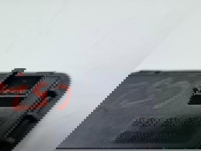 Buton deschidere haion Mercedes Clasa C (W204) [Fabr 2007-2014] 2118219551