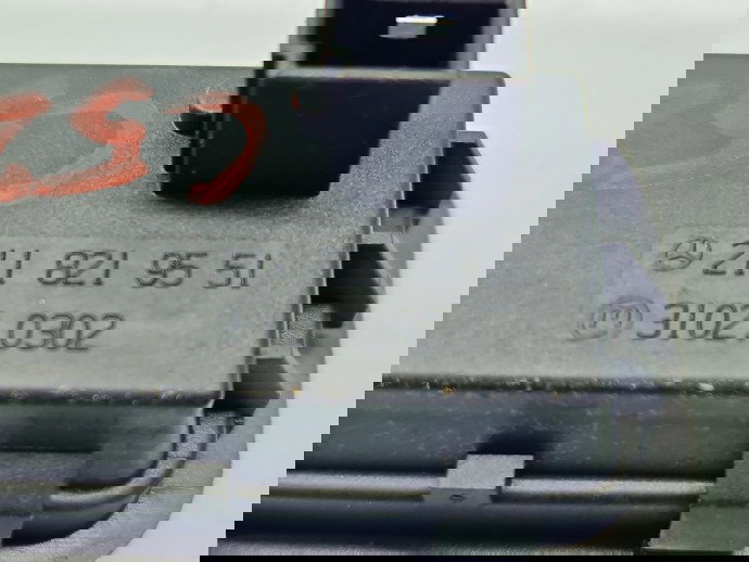 Buton deschidere haion Mercedes Clasa C (W204) [Fabr 2007-2014] 2118219551