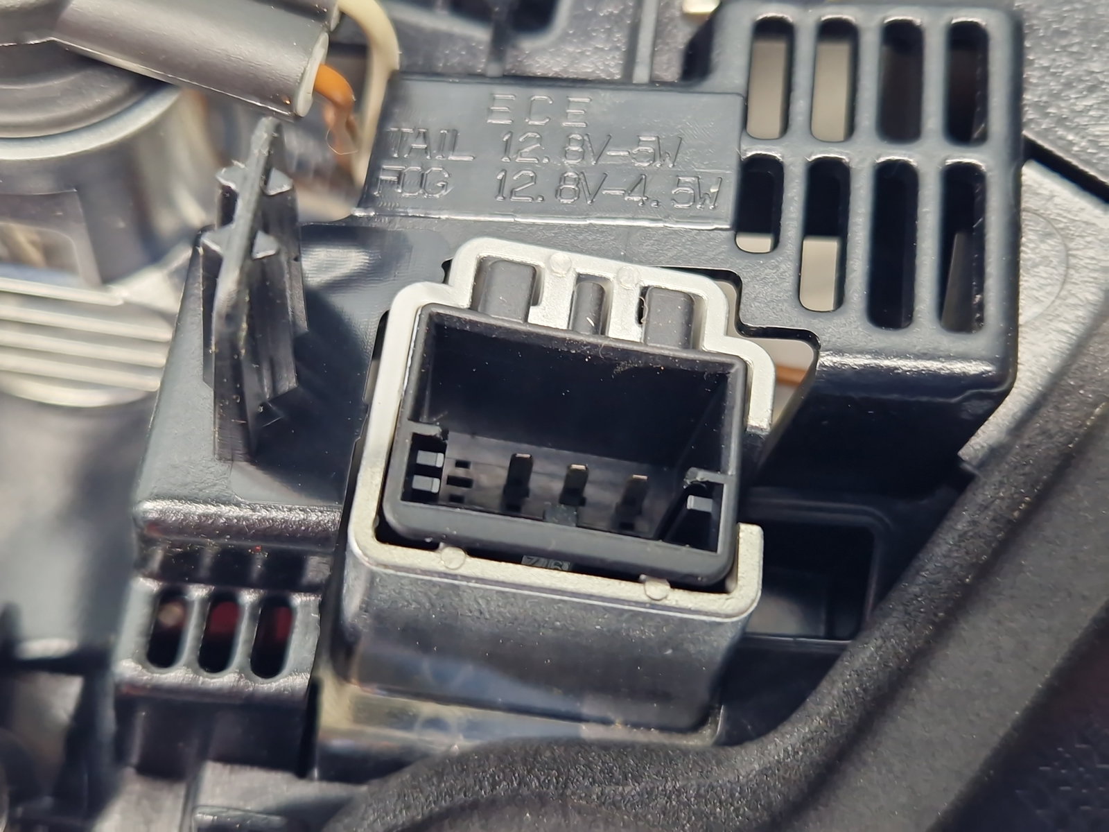 Stop haion stanga Volkswagen Passat CC (358) [Fabr 2012-2016] Coupe 3C8945307Q - imagine 5