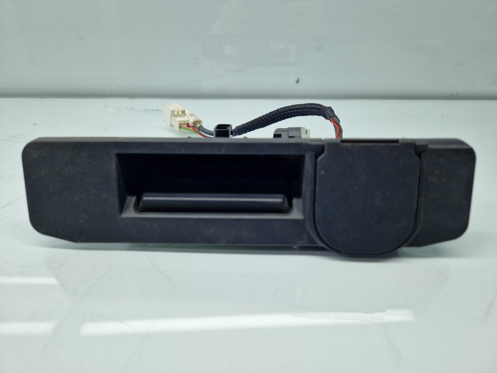 Buton deschidere haion Mercedes Clasa A (W176) [Fabr 2012-2018] A1667500993 - imagine 1