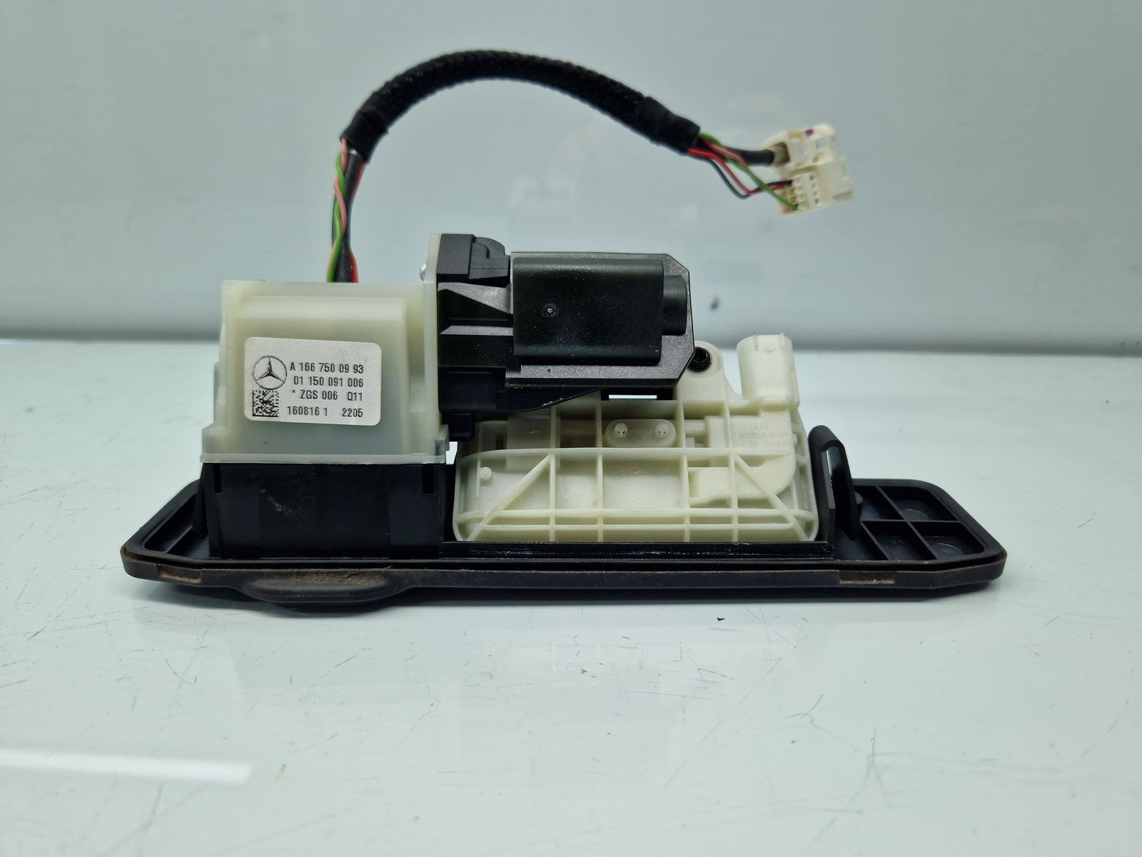 Buton deschidere haion Mercedes Clasa A (W176) [Fabr 2012-2018] A1667500993 - imagine 5