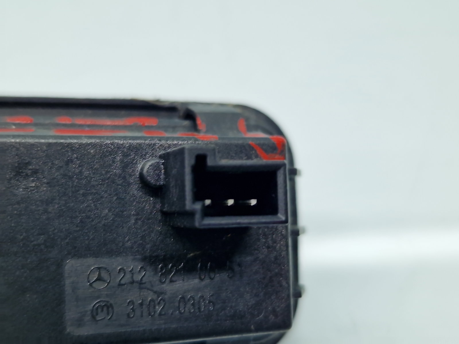 Buton deschidere haion Mercedes Clasa E (W212) [Fabr 2009-2016] 2128210651 - imagine 4