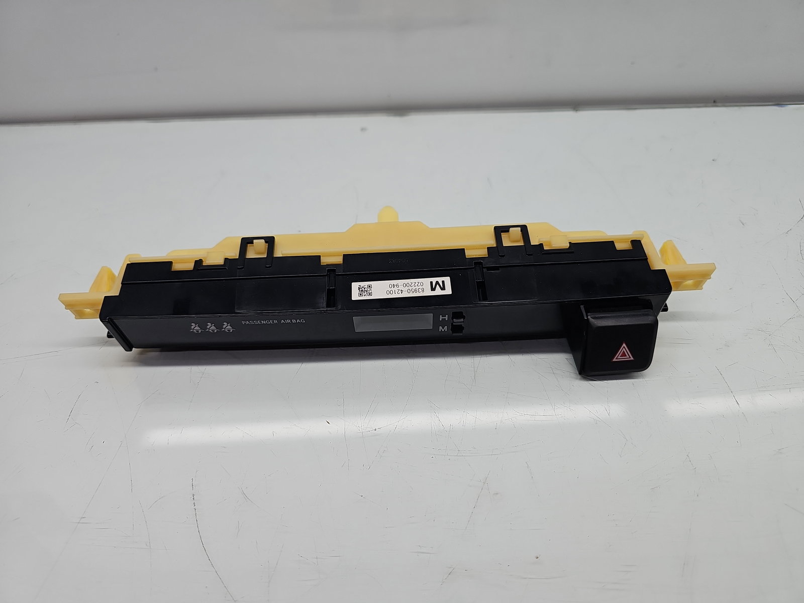Buton avarii Toyota Rav 4 IV (ZSA4, ALA4) [Fabr 2013-2018] 83950-42100