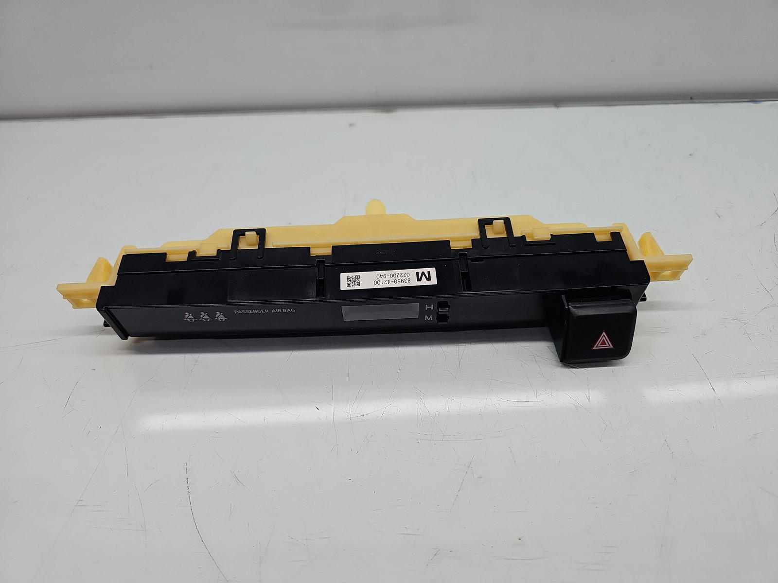 Buton avarii Toyota Rav 4 IV (ZSA4, ALA4) [Fabr 2013-2018] 83950-42100 - imagine 1