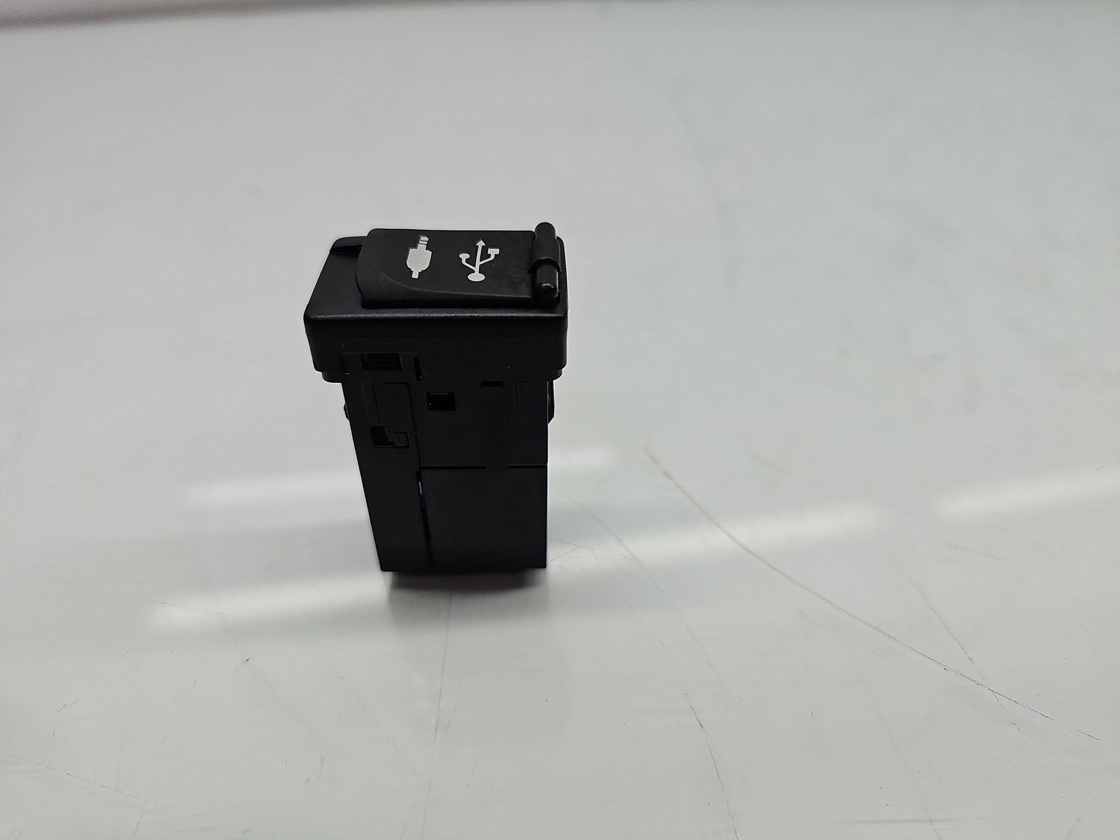 Conector auxiliar USB Toyota Rav 4 IV (ZSA4, ALA4) [Fabr 2013-2018] 86190-42040 - imagine 2