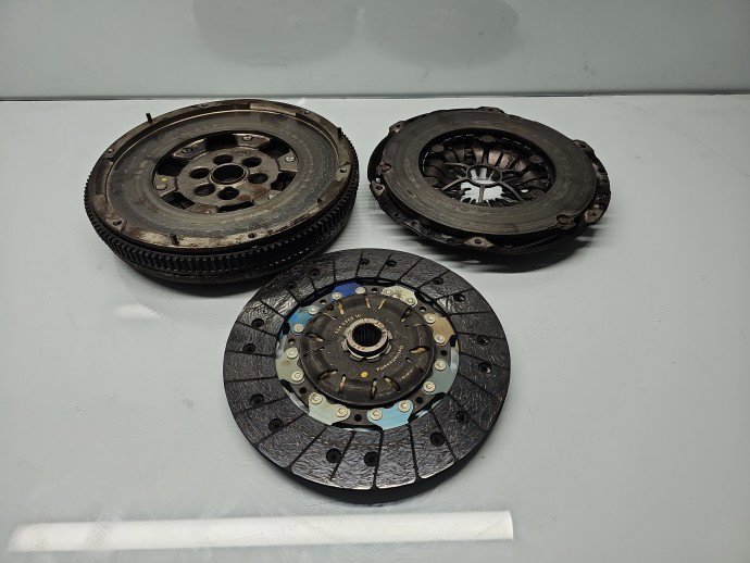 Kit ambreiaj volanta masa dubla Volkswagen Passat CC (358) [Fabr 2012-2016] 2.0 TDI CFFB OEM 103KW / 140CP