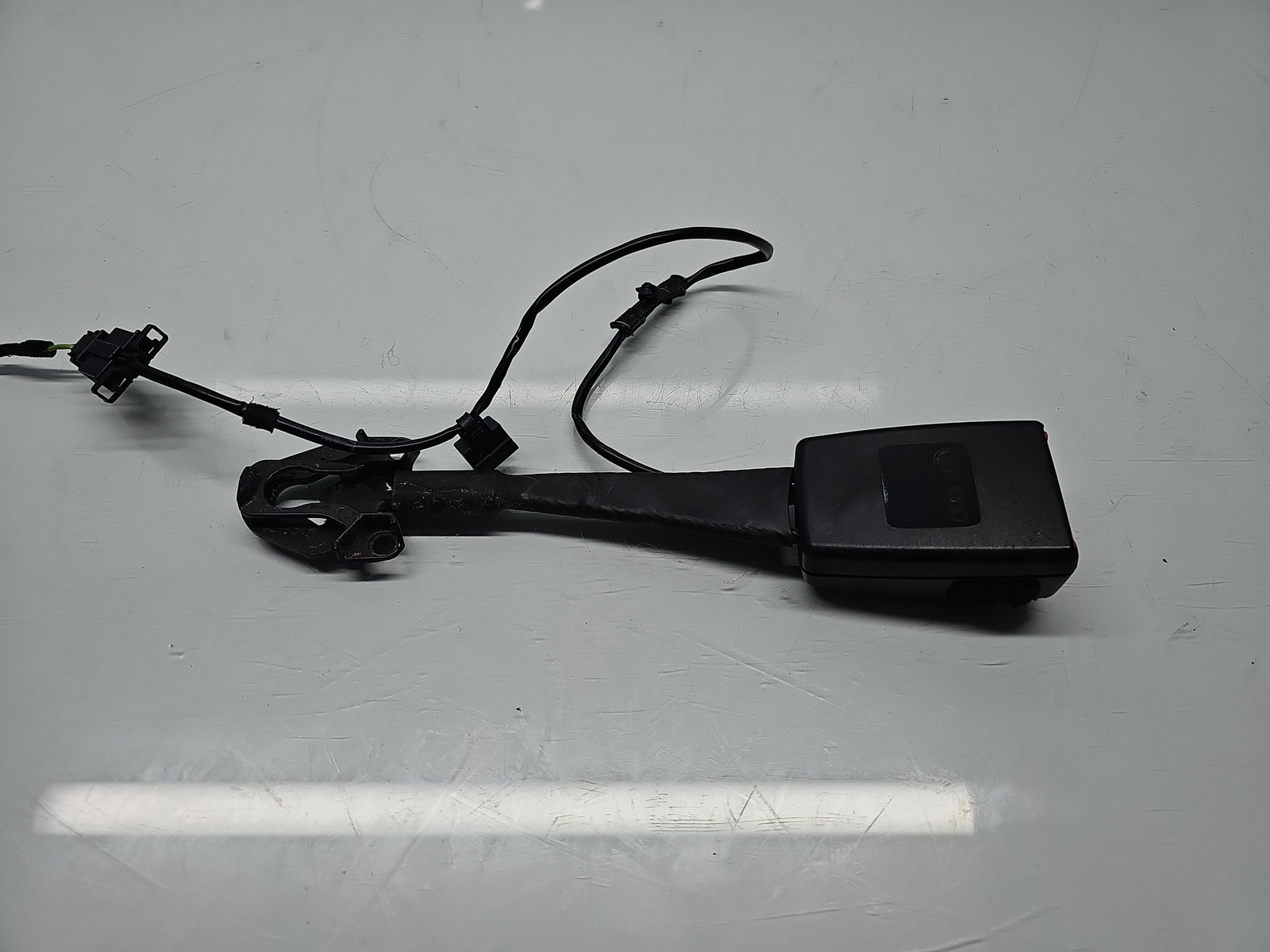 Capsa centura dreapta fata AUDI A4 (8K2, B8.5) [Fabr 2008-2015] 8K0857755F - imagine 1