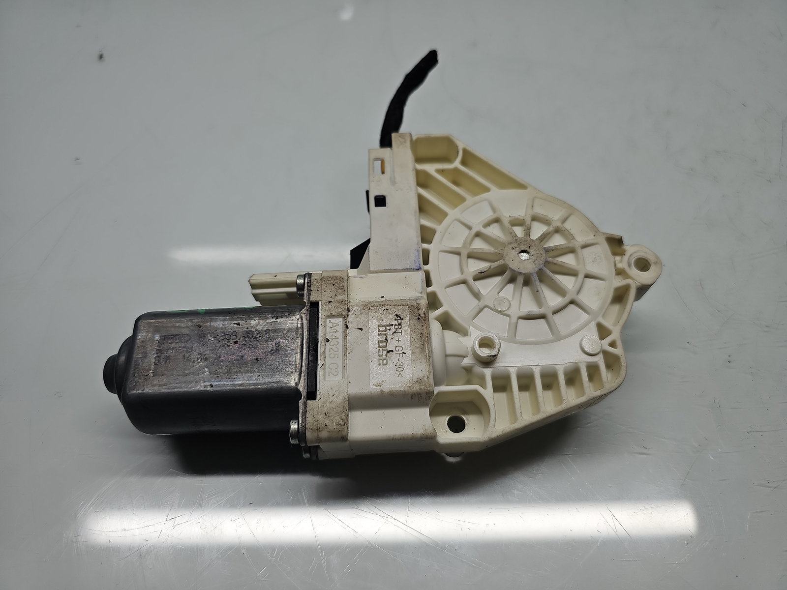 Motoras geam dreapta fata AUDI A4 (8K2, B8.5) [Fabr 2008-2015] Berlina Facelift 8K0959802A - imagine 1