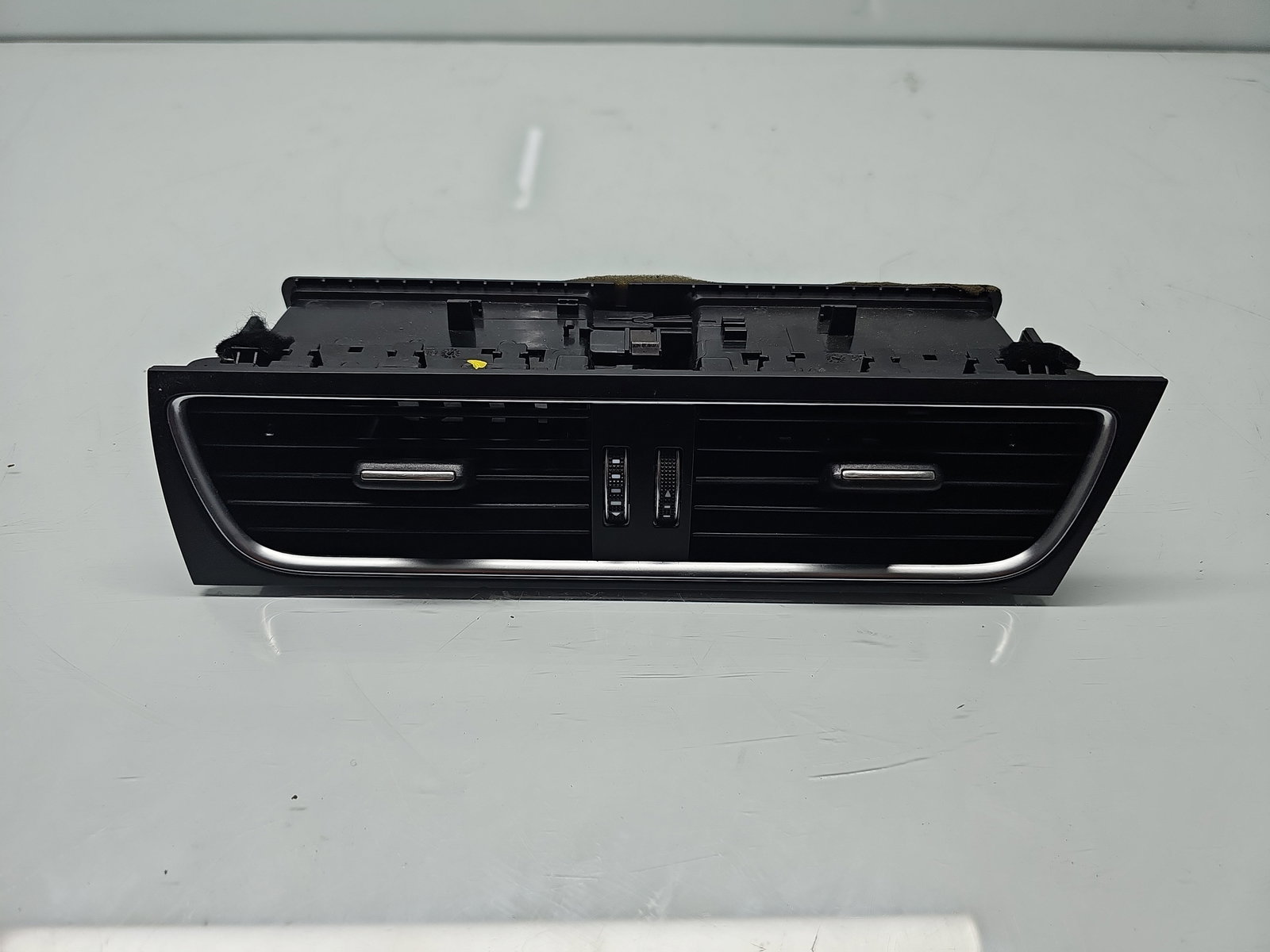 Grila aerisire centrala AUDI A4 (8K2, B8.5) [Fabr 2008-2015] 8T2820951D - imagine 1