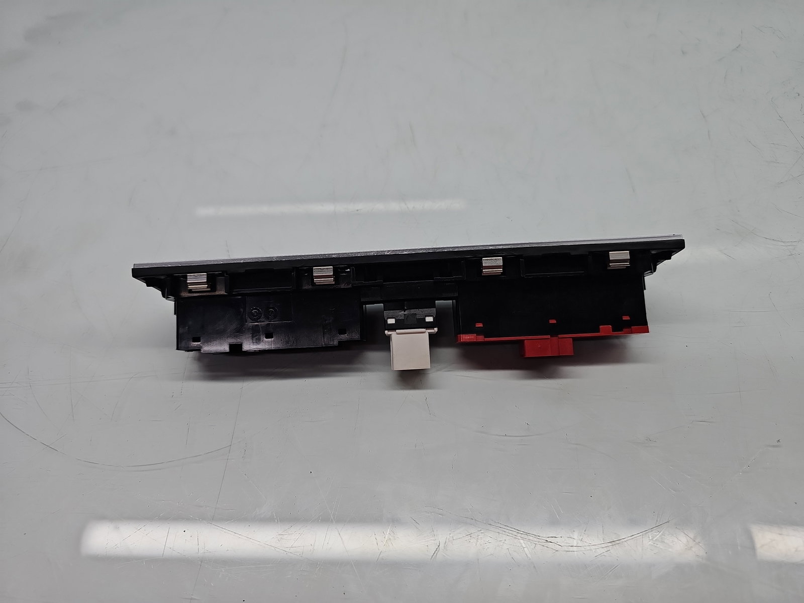 Butoane comenzi consola centrala AUDI A3 Sportback (8PA) [Fabr 2004-2013] OEM - imagine 2