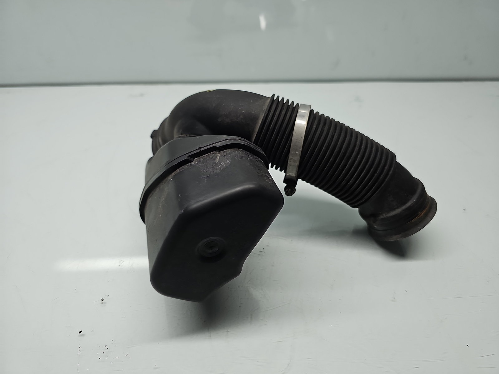 Tub admisie aer Opel Adam (M13) [Fabr 2012-prezent] 13357502 1.2 Benz D12XEL 51KW / 69CP - imagine 1