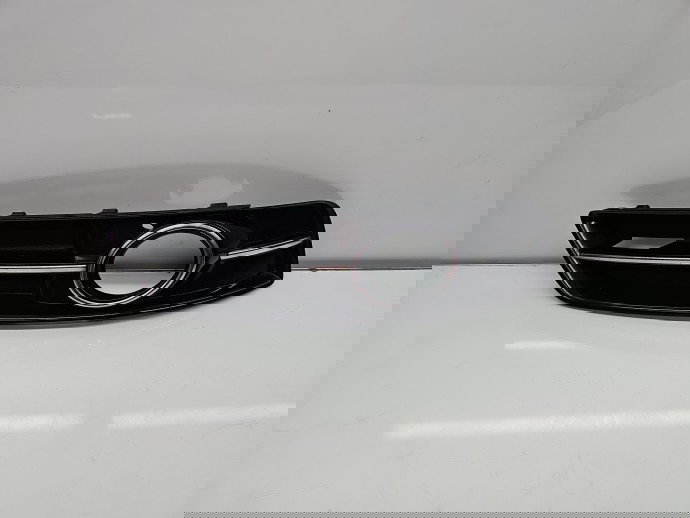 Grila proiector dreapta AUDI A3 Sportback (8PA) [Fabr 2004-2013] Hatchback 8P0807682J