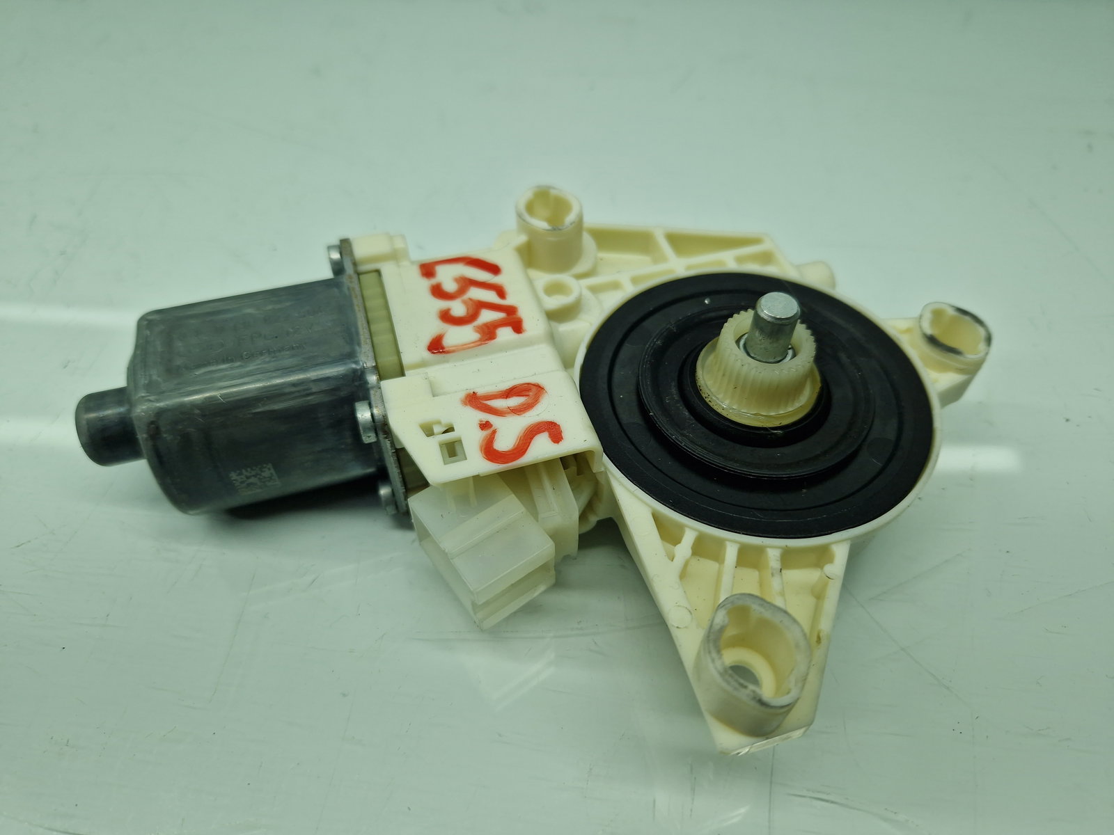 Motoras geam dreapta spate Mercedes Clasa C (W204) [Fabr 2007-2014] Berlina Facelift, AMG 0130822504 - imagine 1