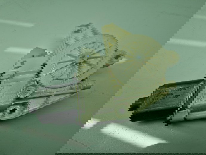 Motoras geam dreapta fata Mercedes Clasa C (W204) [Fabr 2007-2014] Berlina Facelift, AMG A2048200242