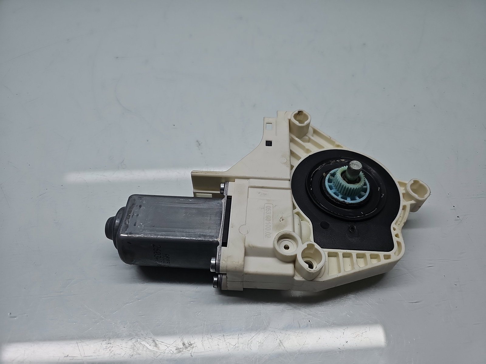 Motoras geam stanga fata Skoda Superb II (3T5) [Fabr 2009-2015] Break Facelift 8K0959801A - imagine 2