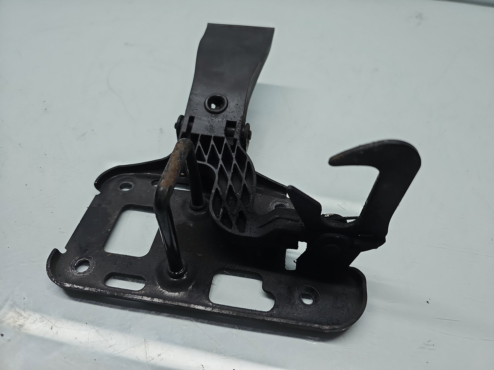 Maner deschidere capota Skoda Superb II (3T5) [Fabr 2009-2015] Break Facelift 8T0823480 - imagine 4