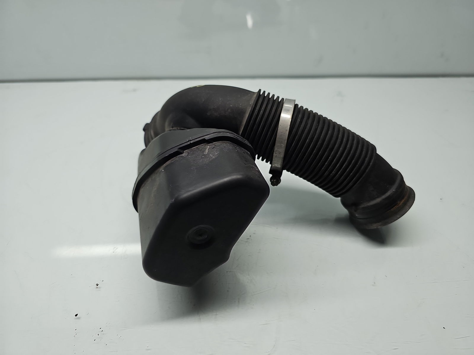 Tub admisie aer Opel Corsa E [Fabr 2014-prezent] 13357502 1.2 Benz D12XEL 51KW / 69CP - imagine 1