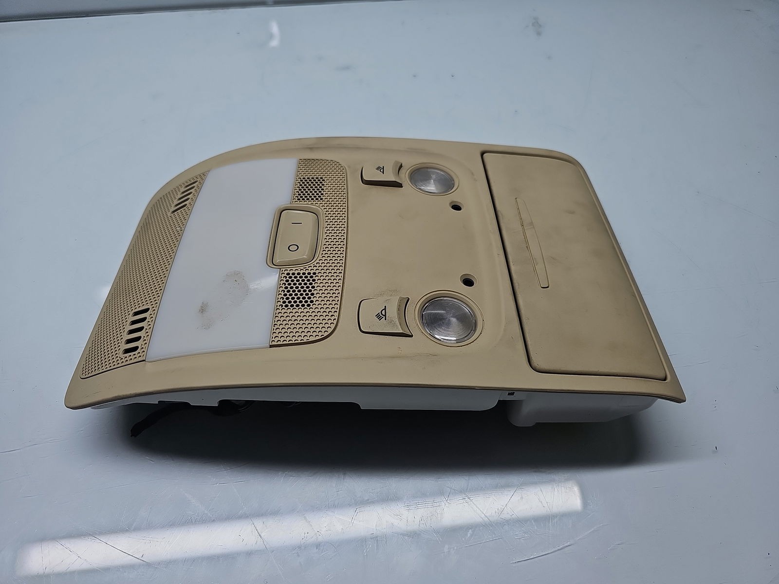 Plafoniera fata AUDI A5 (8T3) [Fabr 2007-2015] 8T0947135BE - imagine 1