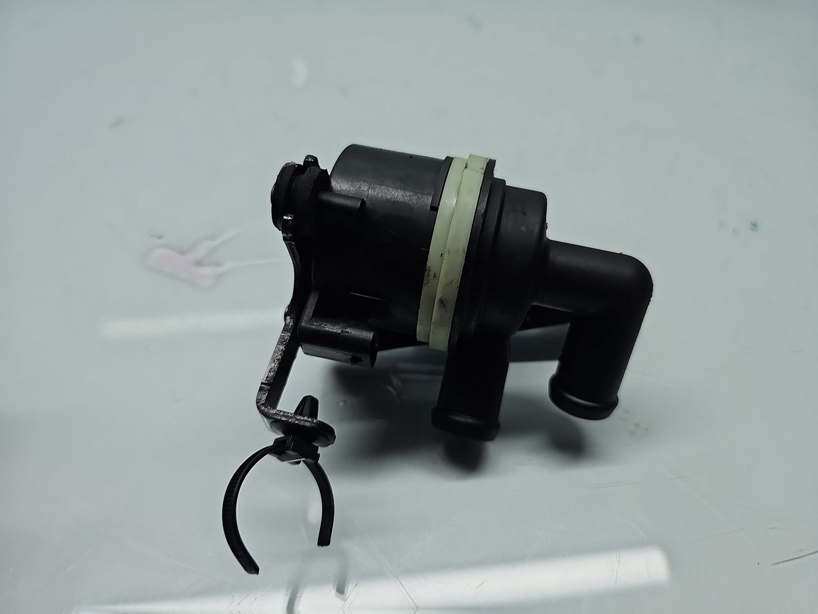 Pompa recirculare apa Volkswagen Tiguan (5N) [Fabr 2007-2016] 5N0965561A 2.0 TDI CGLC 130KW / 177CP - imagine 4