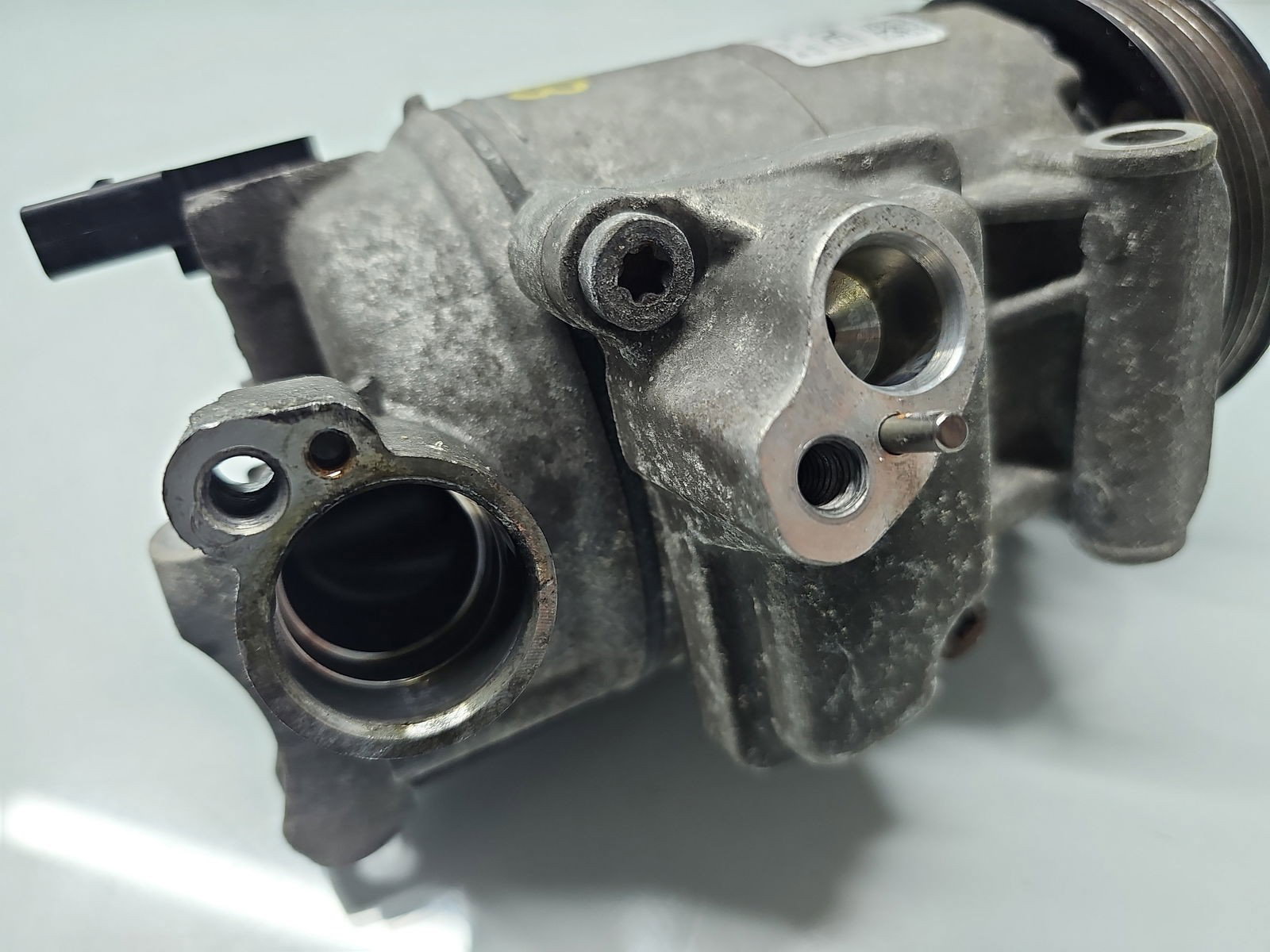 Compresor clima Volkswagen Tiguan (5N) [Fabr 2007-2016] 5N0820803E 2.0 TDI CFFB 103KW / 140CP - imagine 4