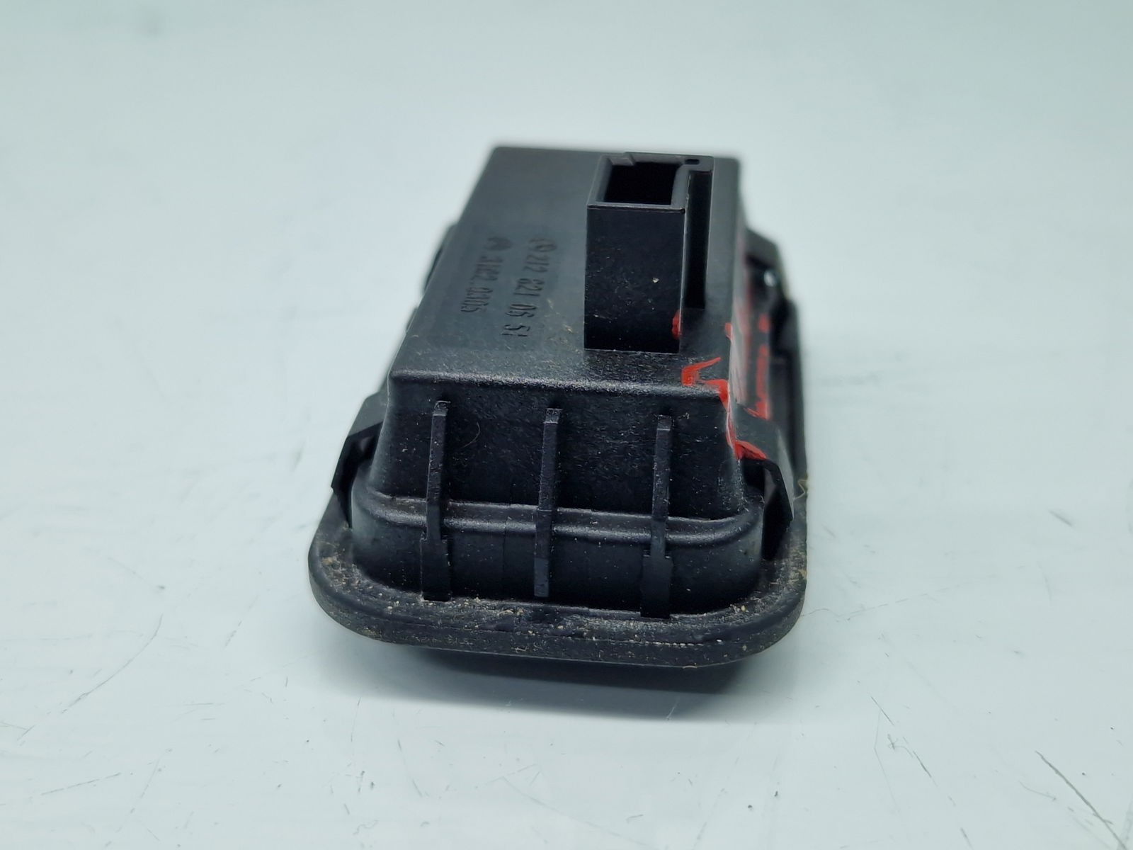 Buton deschidere haion Mercedes Clasa C (W204) [Fabr 2007-2014] 2128210651 - imagine 3